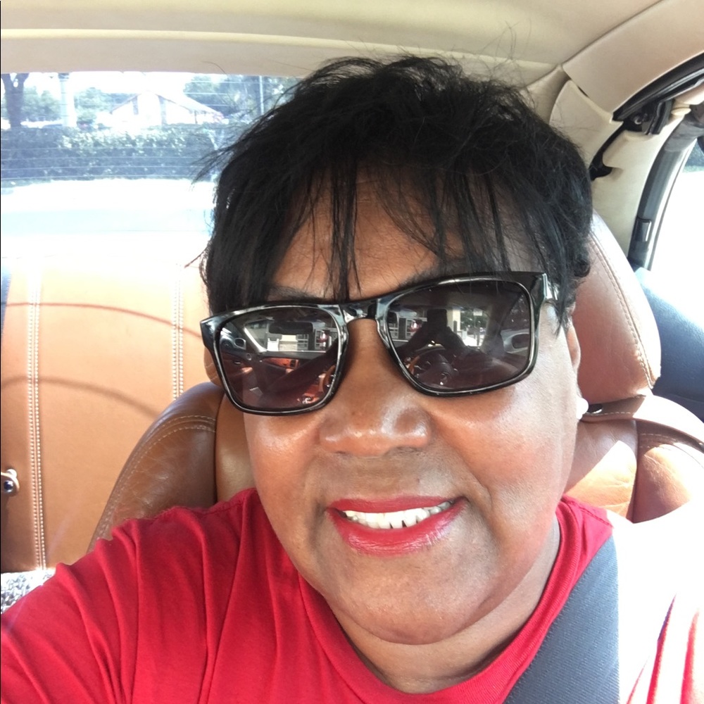 Meet your Posher, Migdalia